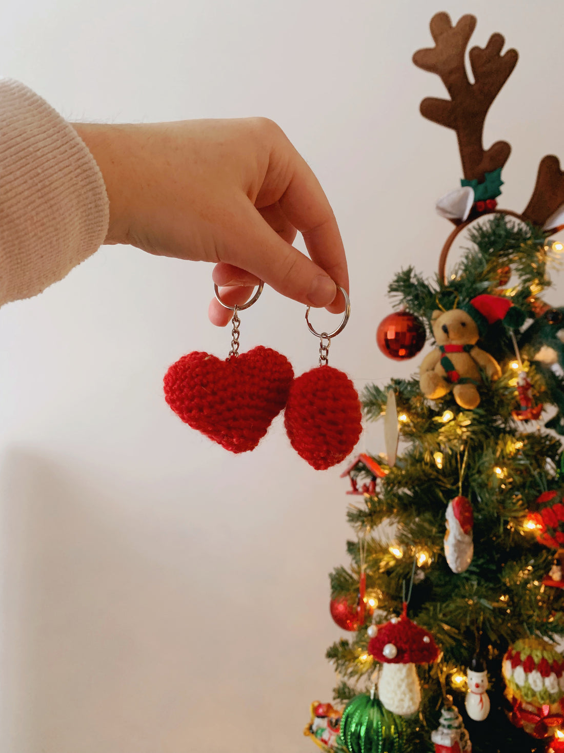 two red hearts - crocheted keychain