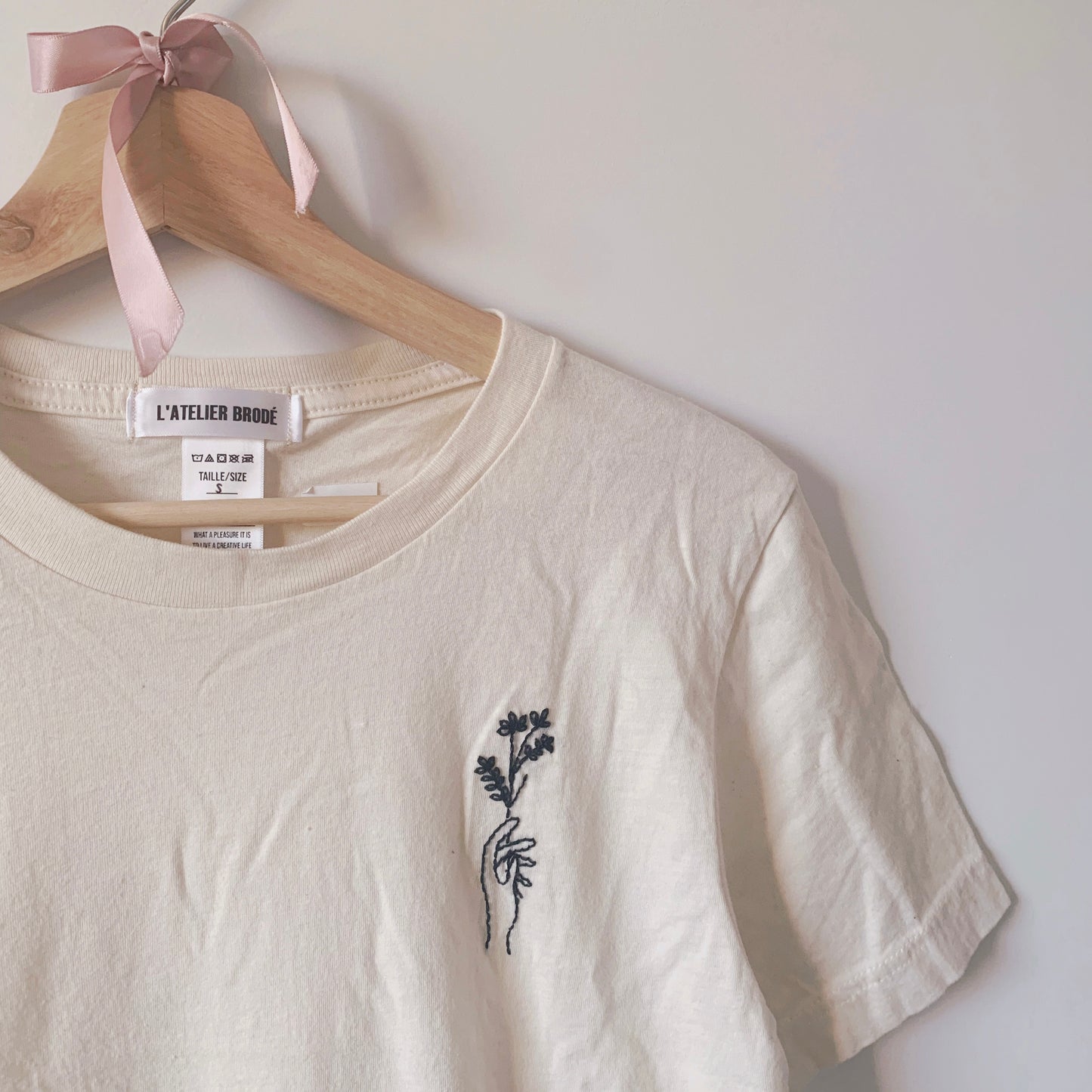 Flower hand t-shirt