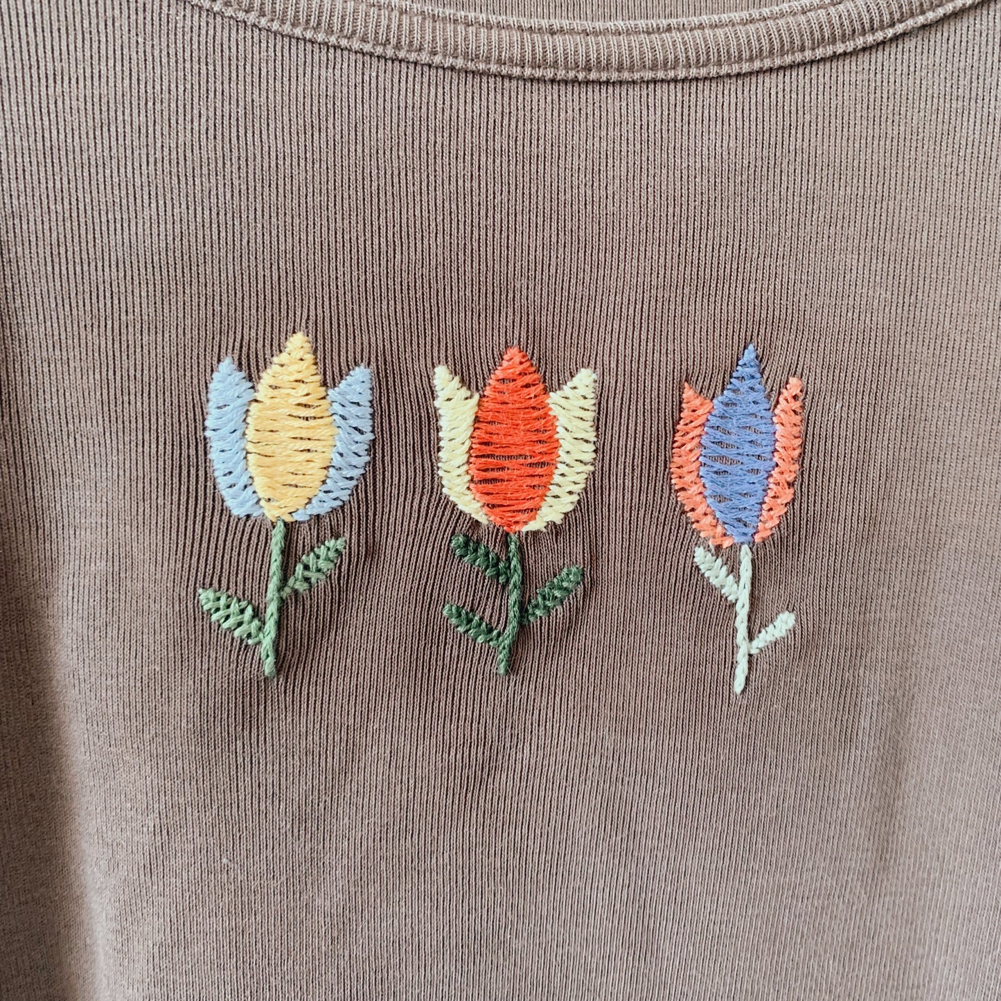 T-shirt tulipes marron